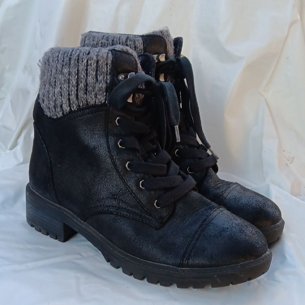 Universal Thread Black Lace Up Boots with Gray Knit Collar Women's Size 8